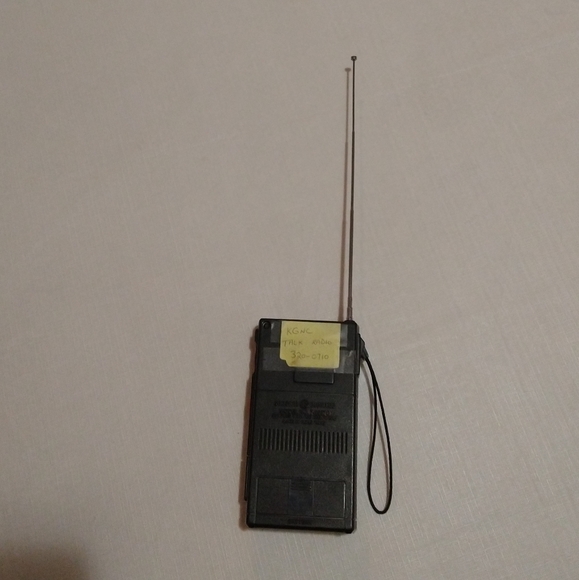 Vintage GE Handheld Radio w/TV Sound - Picture 8 of 11